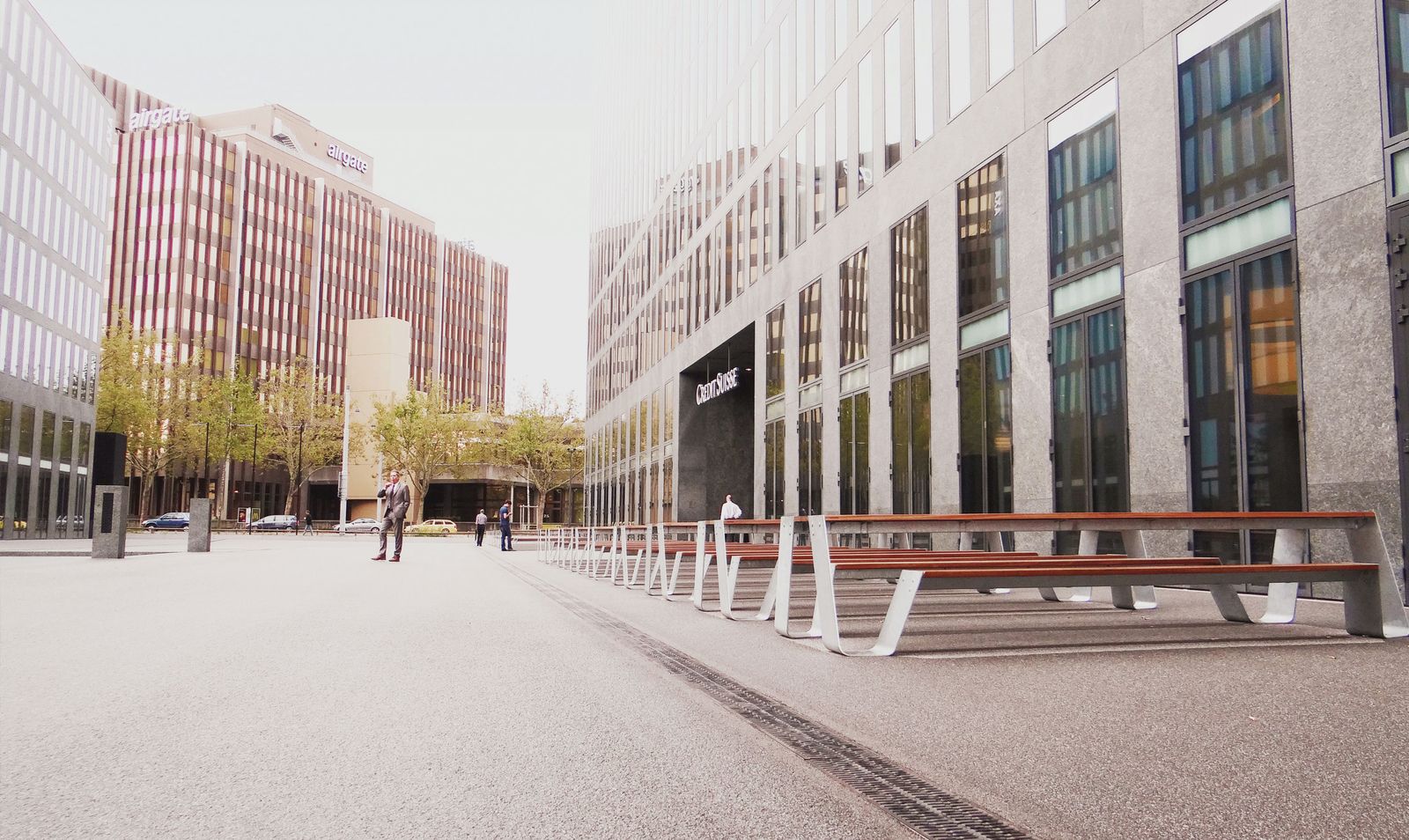 Au pied de la tour du Crédit Suisse