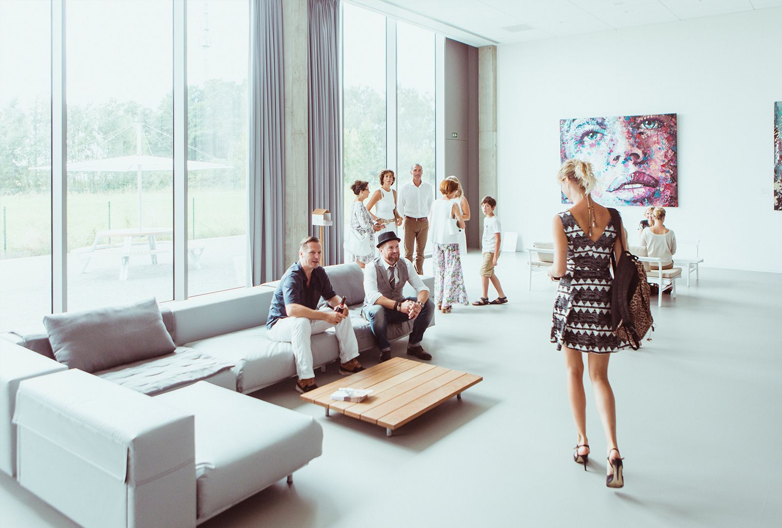 Pop-up art gallery: Distance