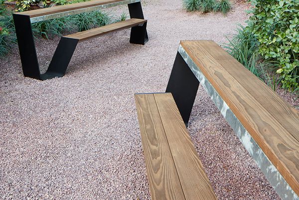 Hopper bench clearance
